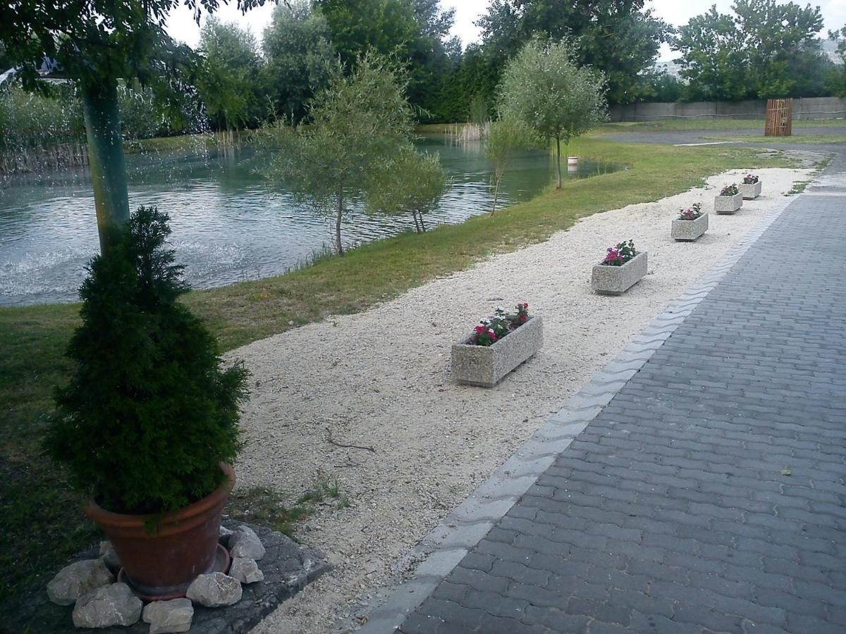 Grante Motel Esztergom Eksteriør bilde